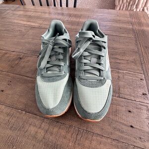 Stylish Green Men's Sneakers